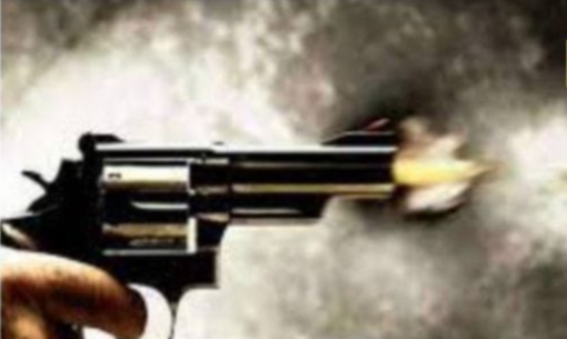 कांचन नगरात गोळीबार; ‘टपऱ्या’चा मृत्यू, दोन जखमी – हद्दपार आरोपी