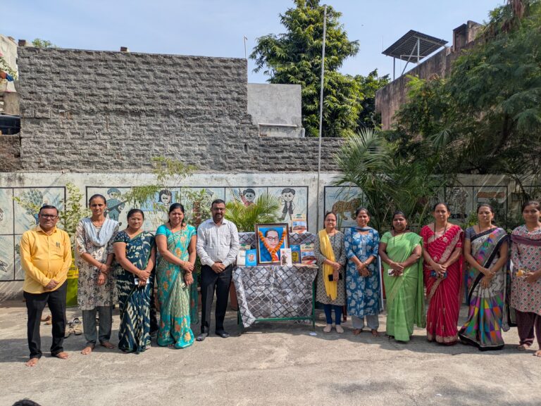 संत ज्ञानेश्वर विद्यालयात महापरिनिर्वाण दिनानिमित्त चरित्र वाचन सत्र