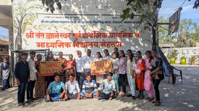 संत ज्ञानेश्वर विद्यालयाला माजी विद्यार्थ्यांकडून टीव्ही संचांची सप्रेम भेट