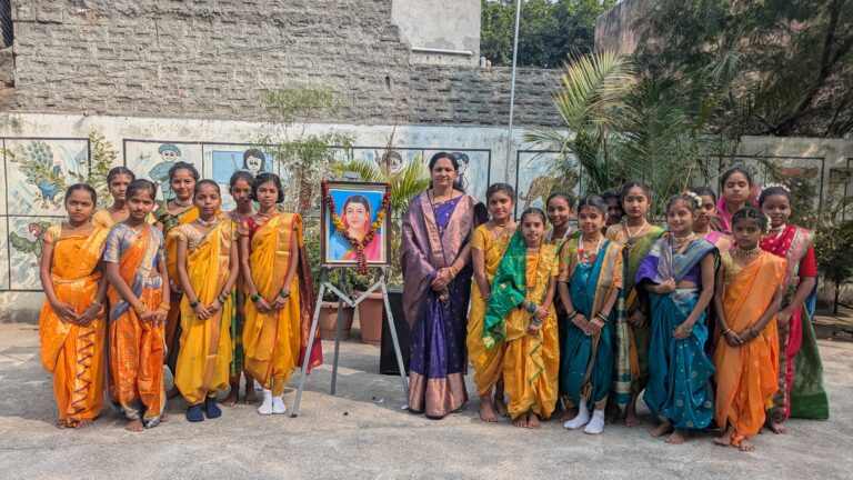 संत ज्ञानेश्वर विद्यालयात महिला शिक्षण दिनानिमित्त ‘ज्ञानज्योती सावित्रीबाई फुले – लेक वाचवा, लेक शिकवा’ अभियान