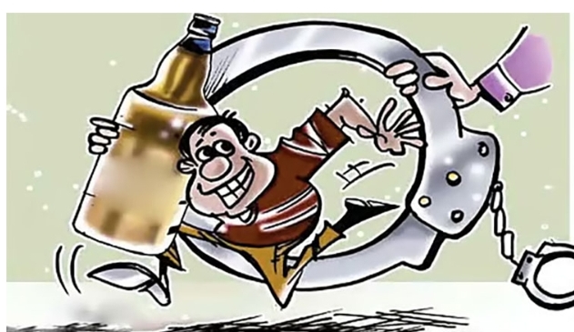 जळगावात अवैध दारूविक्रीविरोधात धडक कारवाई ३ गुन्हे दाखल; सव्वा दोन लाखांचा मुद्देमाल जप्त