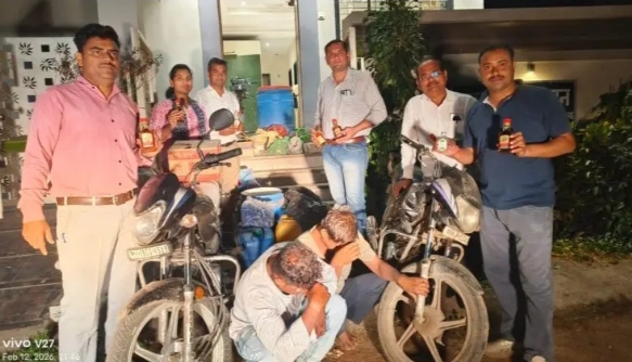 अमळनेर येथे बनावट देशी-विदेशी मद्यनिर्मिती  छापा; ₹3.07 लाखांचा मुद्देमाल जप्त