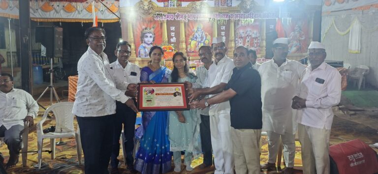 जिल्हाधिकारी पदासाठी यशस्वी ठरलेल्या लेकीचा जाहीर सत्कार