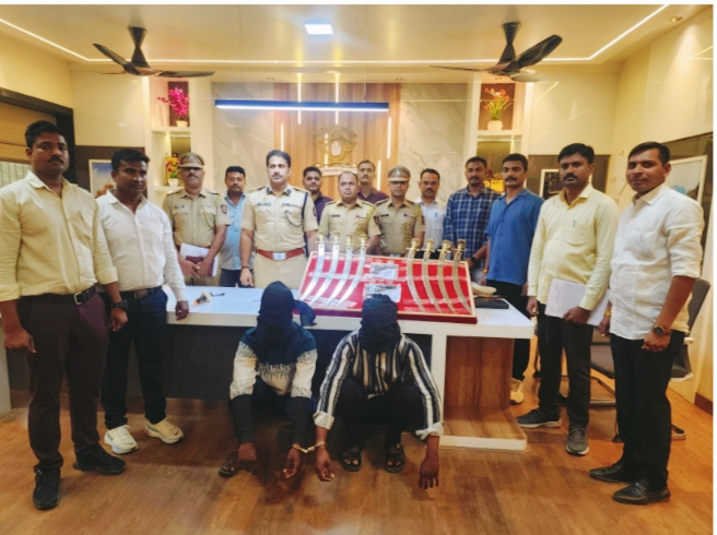 जिल्हापेठ पोलीसांची धडाकेबाज कारवाई : २ गावठी कट्टे, ८ तलवारींसह दोघ जेरबंद